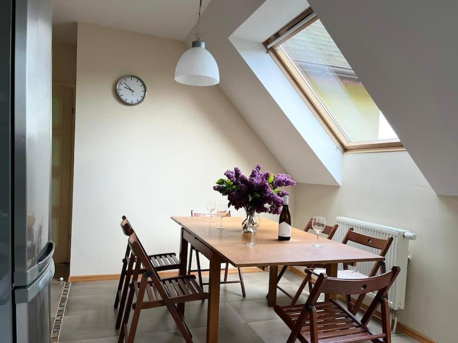 Apartament Hemingwaya Jelenia Gora Bagian luar foto
